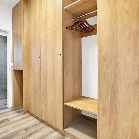 186 By Mountain Ways