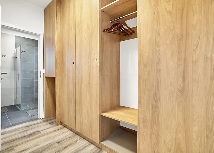 186 By Mountain Ways